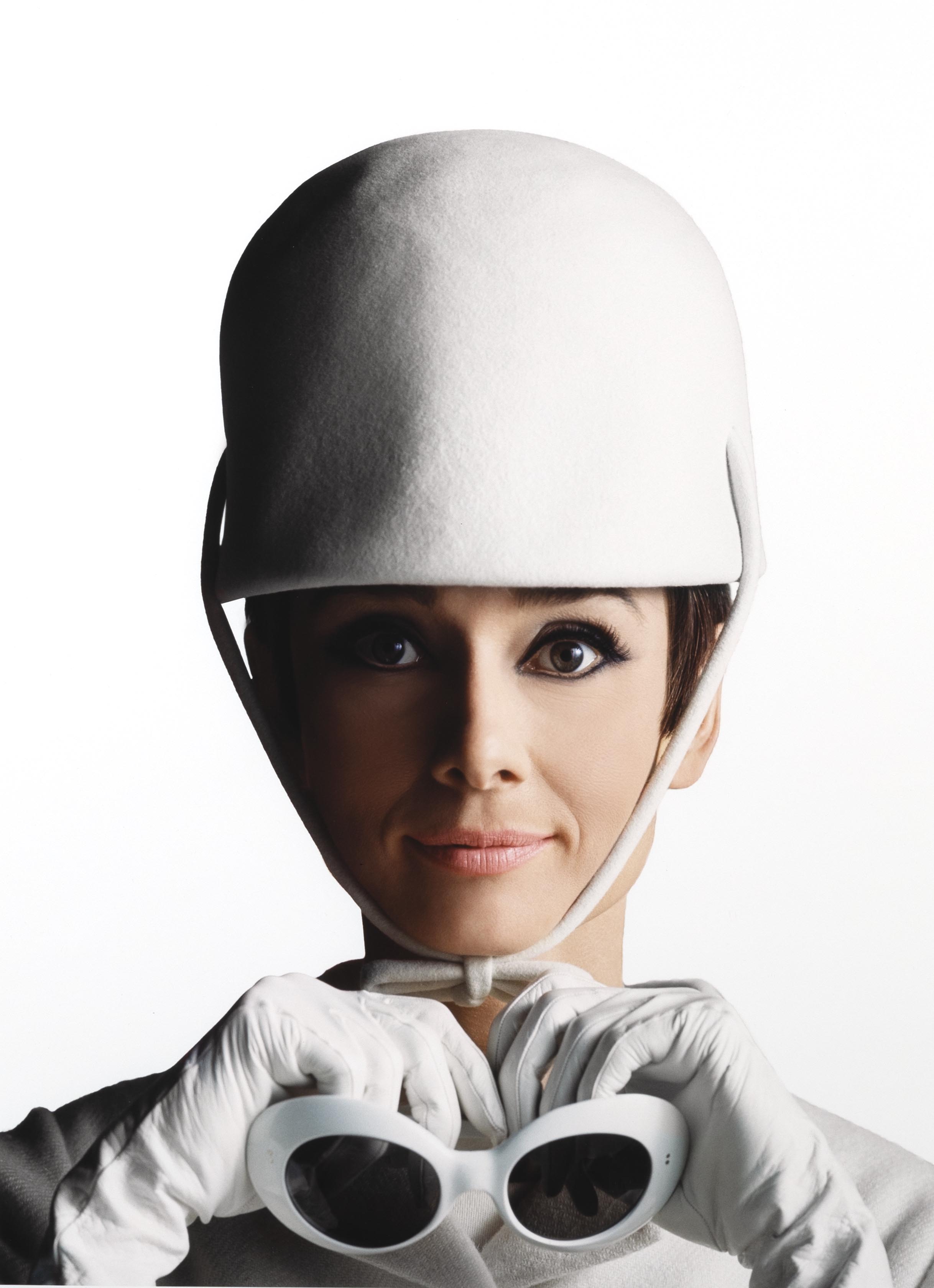 DOUGLAS KIRKLAND (1935–2022) Audrey Hepburn, Paris 1965