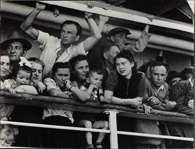 Lot 122 - ROBERT CAPA (1913–1954)