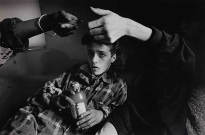 Lot 202 - EUGENE RICHARDS (*1944)