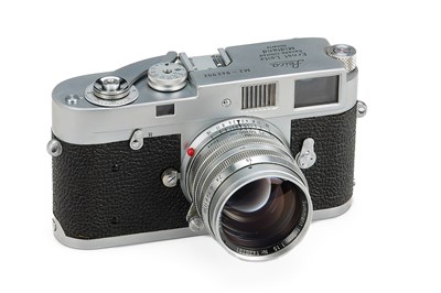 Lot 84 - Leica M2  ELC  Midland + Summarit 1.5/5cm