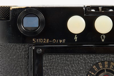 Lot 85 - Leica M2 Black Paint No.2 + Summicron 2/5cm