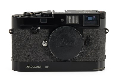 Lot 86 - Leica M2 Black Paint Button Rewind + Leicavit MP