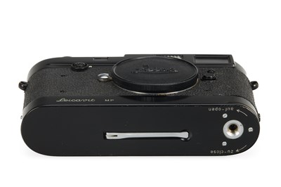 Lot 86 - Leica M2 Black Paint Button Rewind + Leicavit MP