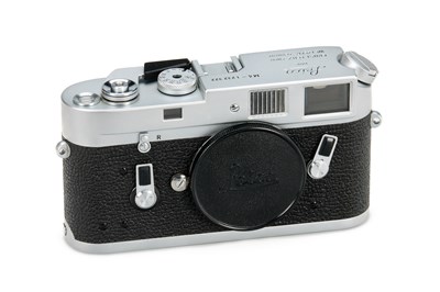 Lot 89 - Leica M4 Chrome