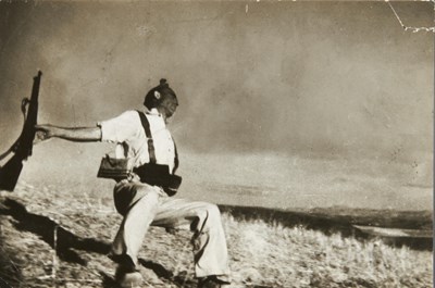 Lot 59 - ROBERT CAPA (1913–1954)