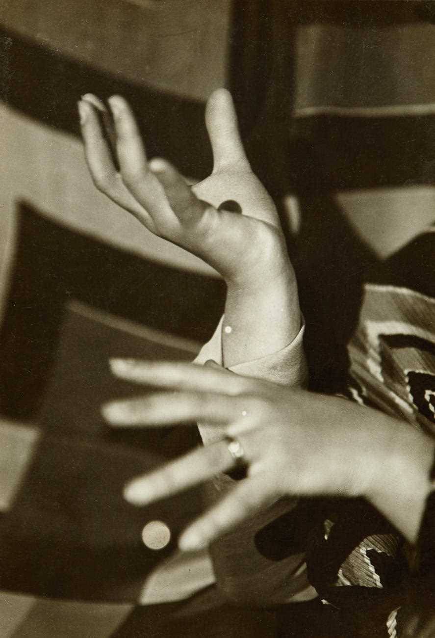 Lot 39 - GERMAINE KRULL (1897–1985)