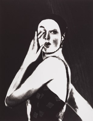 Lot 32 - LILLIAN BASSMAN (1917–2012)