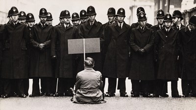 Lot 82 - DON McCULLIN (* 1935)