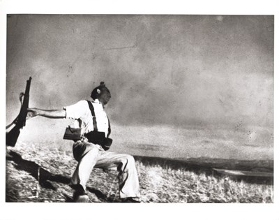 Lot 69 - ROBERT CAPA (1913–1954)