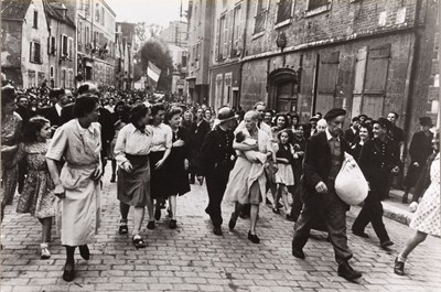 Lot 94 - ROBERT CAPA (1913–1954)