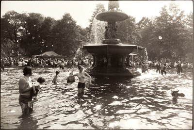 Lot 204 - GARRY WINOGRAND (1928–1984)