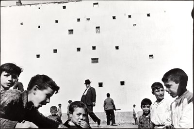 Lot 124 - HENRI CARTIER-BRESSON (1908–2004)