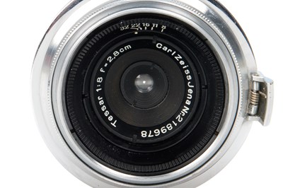 Lot 5 - Zeiss Ikon Contax II Outfit