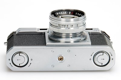 Lot 18 - Nikon S Outfit