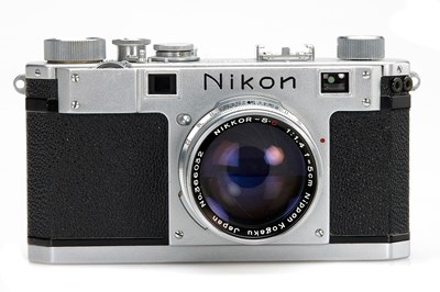 Lot 18 - Nikon S Outfit