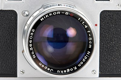 Lot 18 - Nikon S Outfit