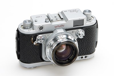 Lot 32 - Robot Royal 36B + Sonnar 2/50mm
