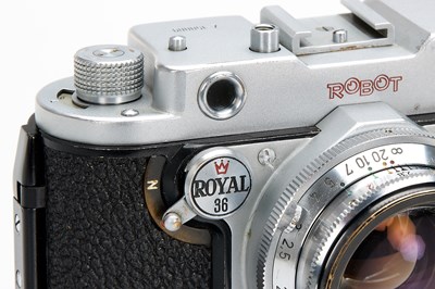 Lot 32 - Robot Royal 36B + Sonnar 2/50mm