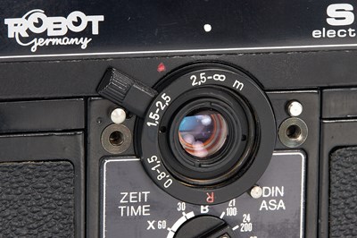Lot 35 - Robot SC Electronic with 30mm Finder