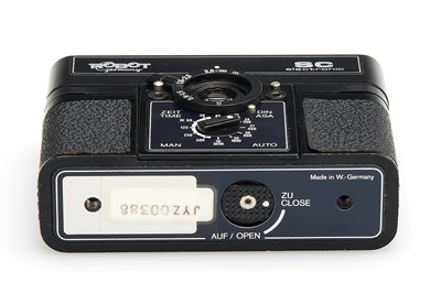Lot 35 - Robot SC Electronic with 30mm Finder