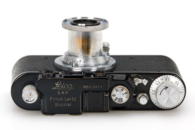 Lot 69 - Leica II Mod. D Black/Chrome Outfit