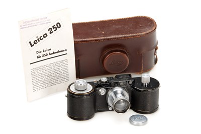 Lot 76 - Leica 250 GG motor-coupled + Summar 2/5cm