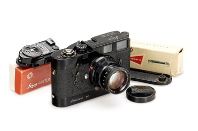 Lot 140 - Leica M2 + 2/50mm + Leicavit MP Black Paint Set