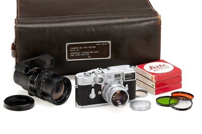 Lot 141 - Leica M2-S Chrome US Military Outfit