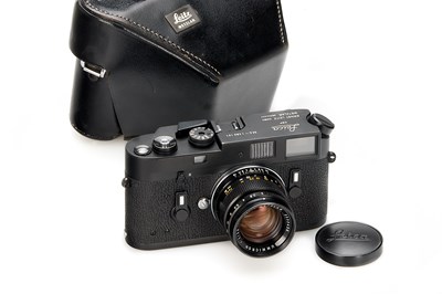 Lot 146 - Leica M4 Black + Summicron 2/50mm