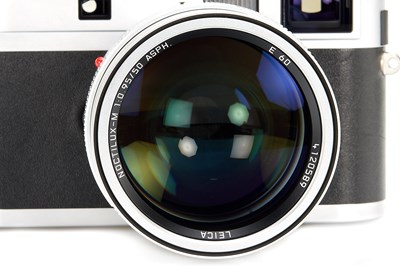 Lot 165 - Leica M9-P Chrome + Noctilux 0.95/50mm Chrome 'Leica Shop'