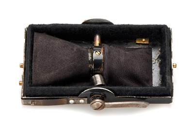 Lot 227 - Neubronner Doppel-Sport Pigeon Camera Replica