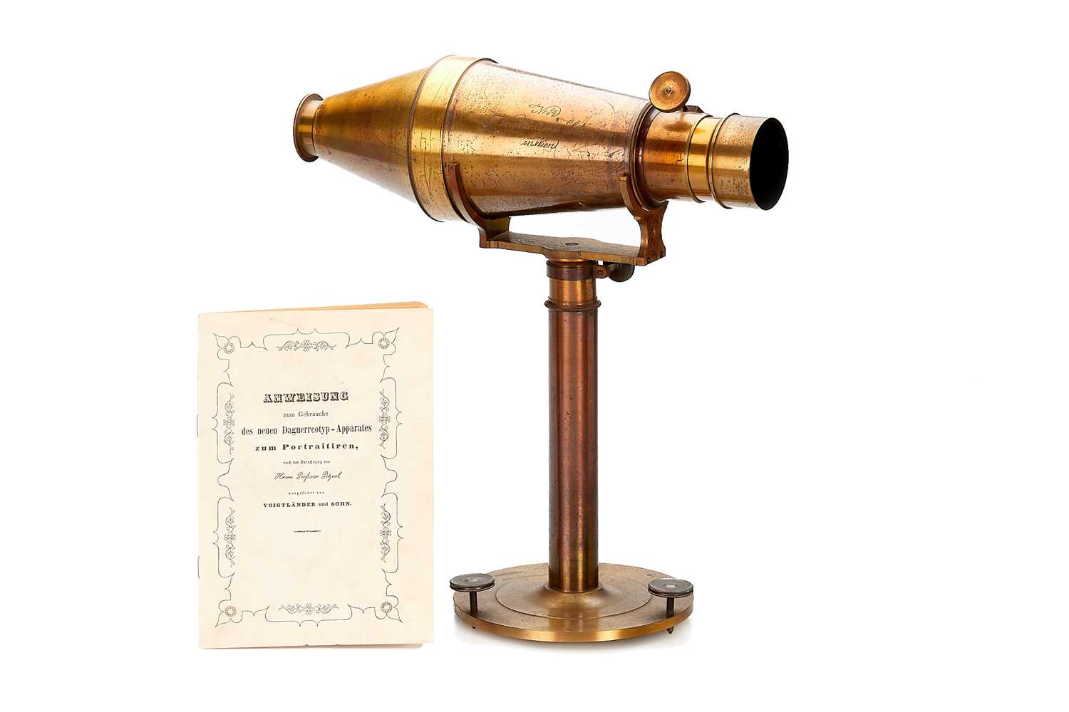 Lot 250 - Voigtländer Metal Daguerreotype Camera Replica