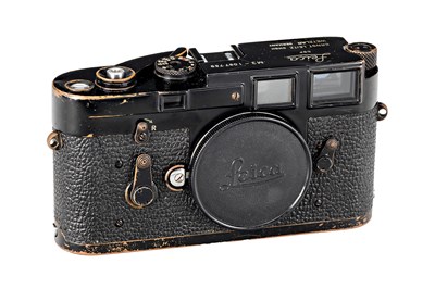 Lot 38 - Leica M3 Black Paint