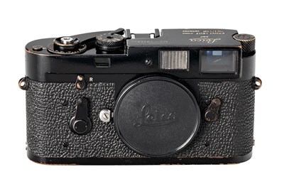 Lot 45 - Leica M2 Black Paint