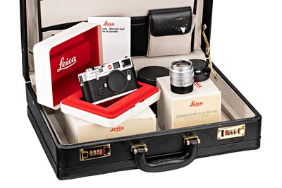 Lot 57 - Leica M6 Chrome Traveller Outfit