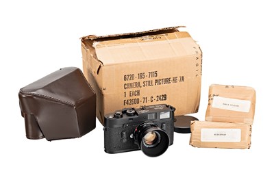 Lot 115 - Leica KE-7A Miltary Set