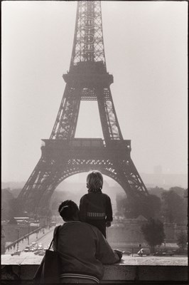 Lot 31 - ELLIOTT ERWITT (1928–2023) | Tour Eiffel in Paris, France 1989