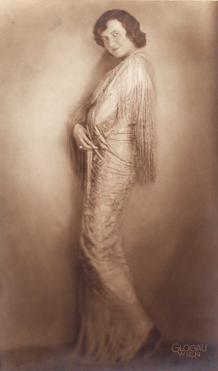 Lot 40 - EDITH GLOGAU (1898–1970)