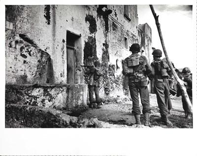 Lot 59 - ROBERT CAPA (1913–1954)