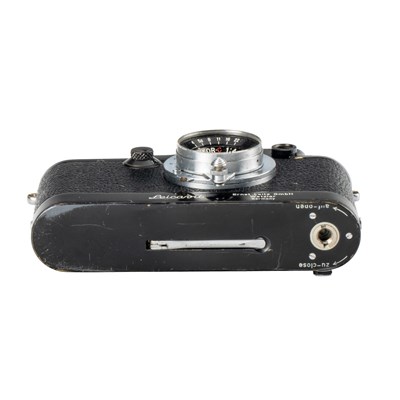 Lot 64 - Leica IIIf + Leicavit black paint + W-Nikkor 4/2.5cm