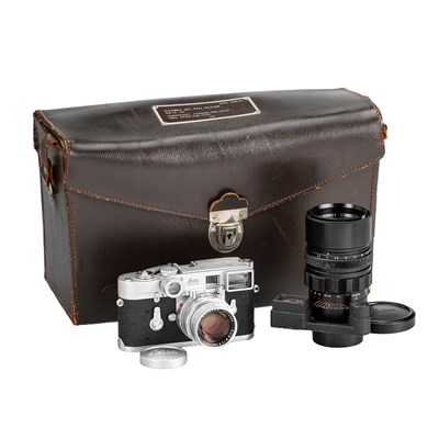 Lot 124 - Leica M2-S chrome US Military outfit