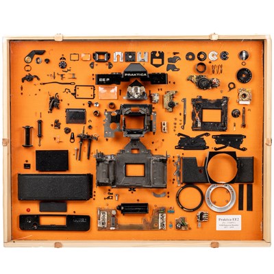 Lot 235 - Pentacon EE2 Praktica Explosion Model