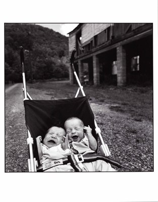 Lot 7 - MARY ELLEN MARK (1940–2015)