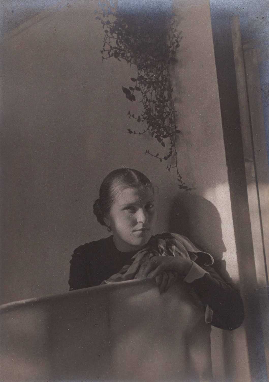 Lot 79 - ALEXANDER RODCHENKO (1891–1956)
