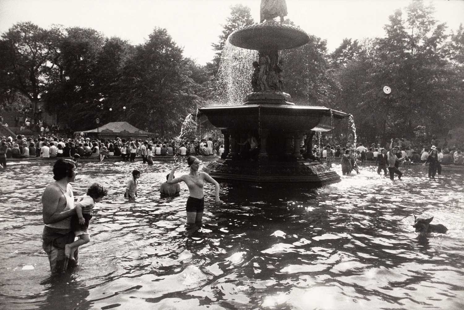 Lot 82 - GARRY WINOGRAND (1928–1984)