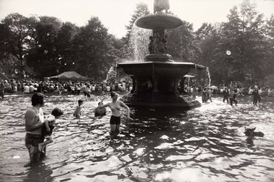 Lot 82 - GARRY WINOGRAND (1928–1984)