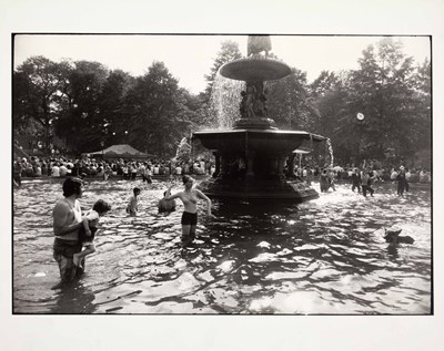 Lot 82 - GARRY WINOGRAND (1928–1984)