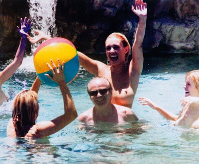 Lot 125 - ALISON JACKSON (*1960)