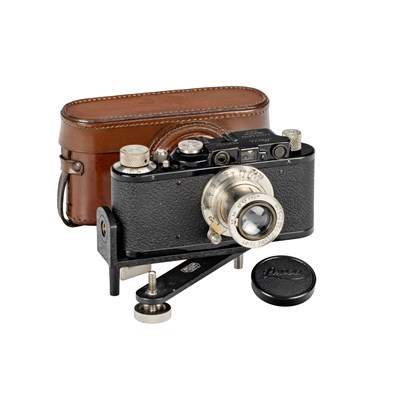 Lot 9 - Leica II Mod.D Black + Hektor 2.5/5cm