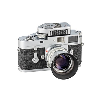 Lot 29 - Leica M2 + Summicron 2/5cm